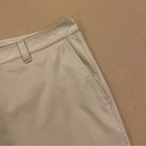 Rhône Men’s Commuter 11” Inseam Khaki Shorts Size 38 - Picture 2 of 14